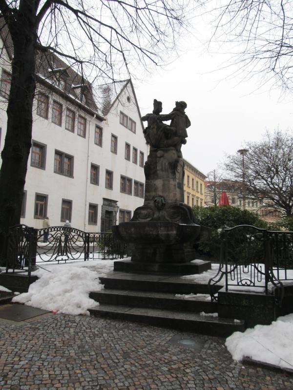 Der Skatbrunnen. 